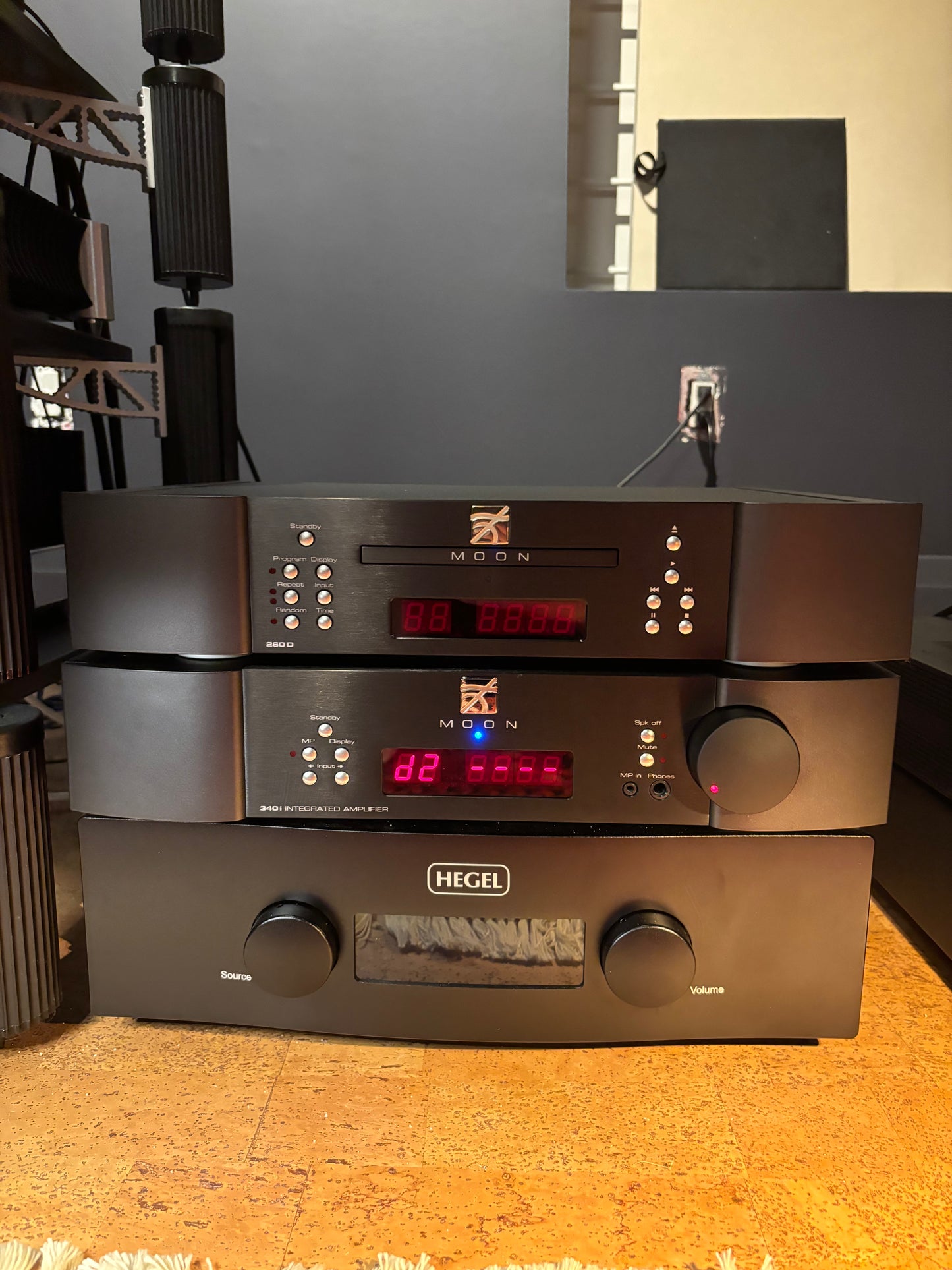 PRE-OWNED MOON by Simaudio 260DT CD Transport - Black