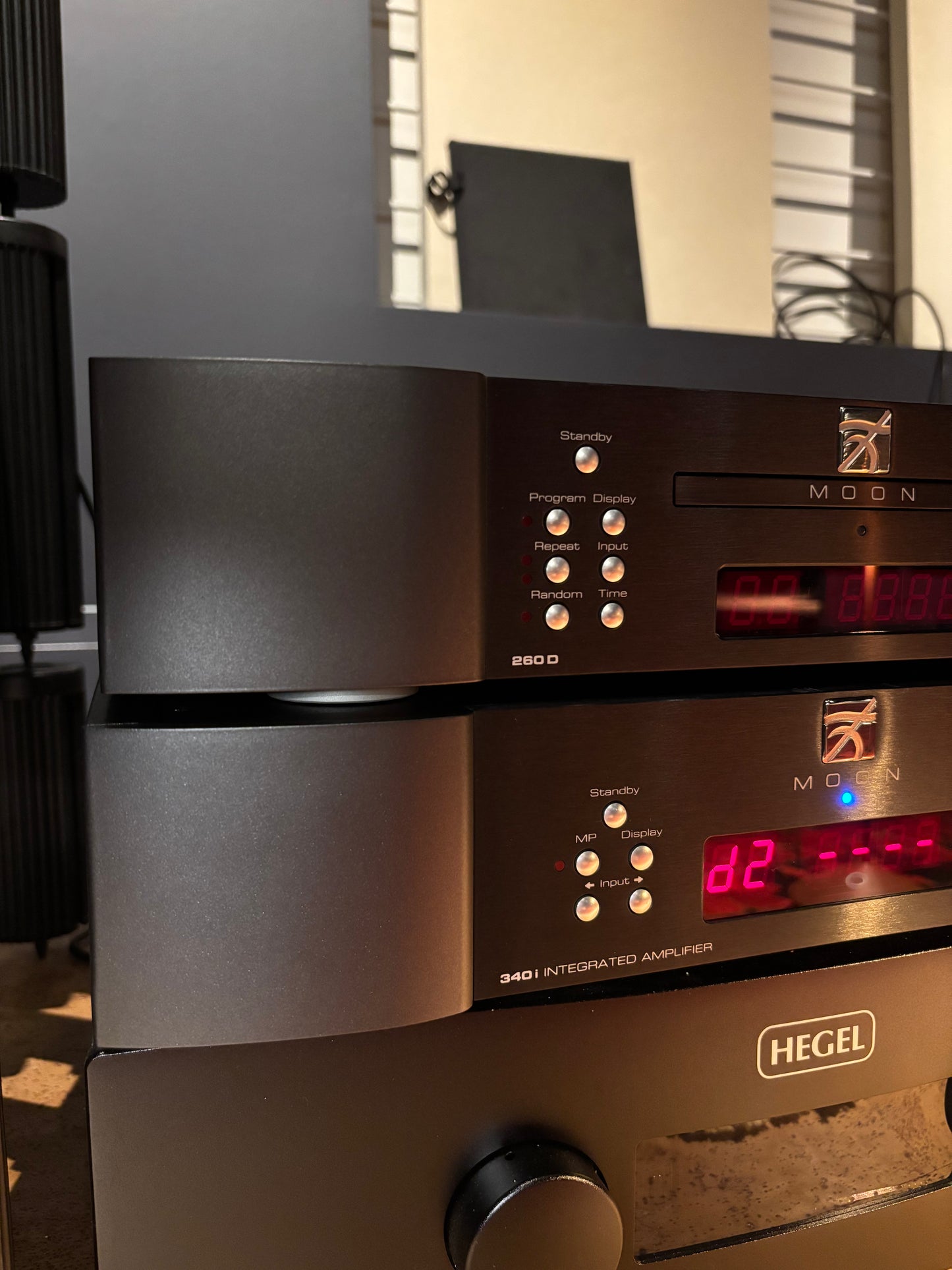 PRE-OWNED MOON by Simaudio 260DT CD Transport - Black