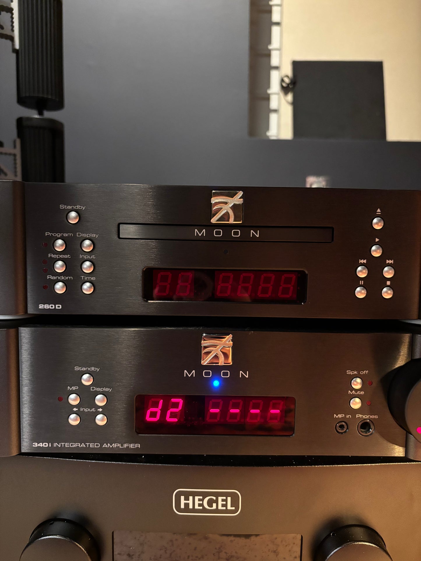 PRE-OWNED MOON by Simaudio 260DT CD Transport - Black