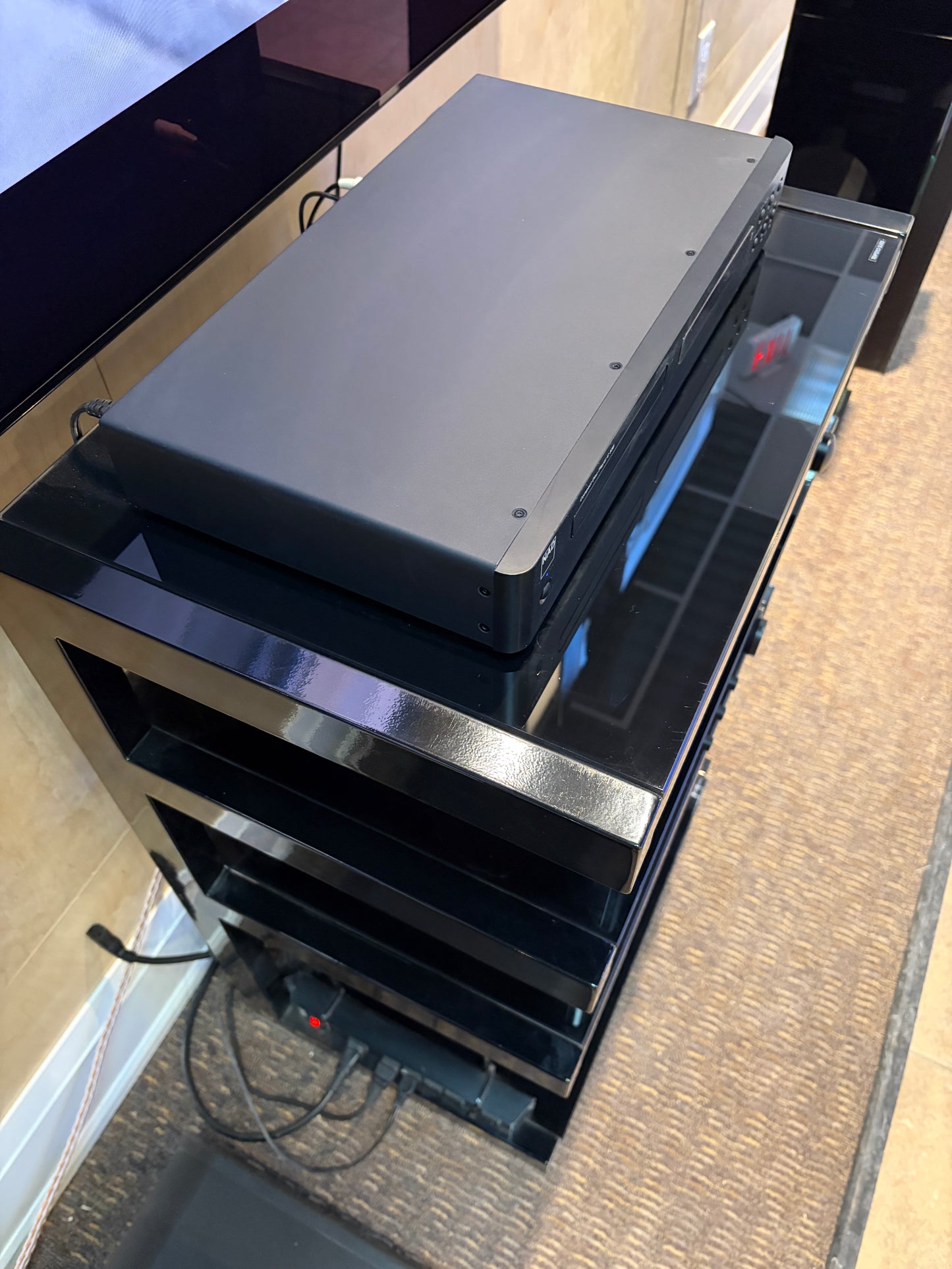 Norstone ESSE Hi-Fi Rack - DEMO UNIT