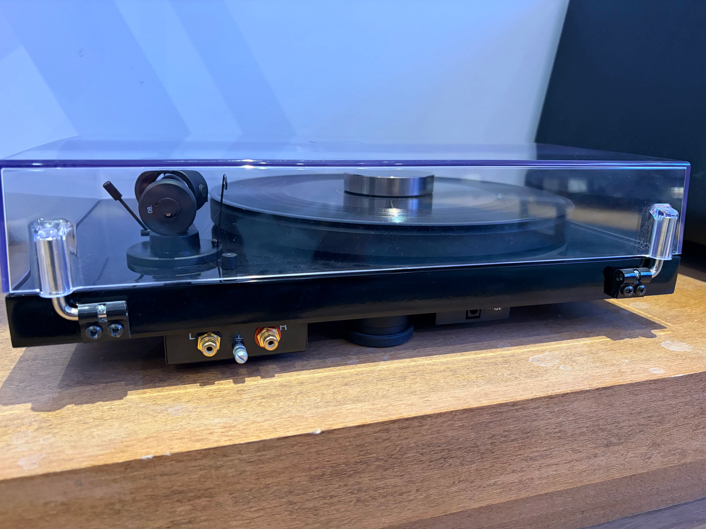Debut Carbon Evo Turntable (2MRed) - Piano Black - Demo Model