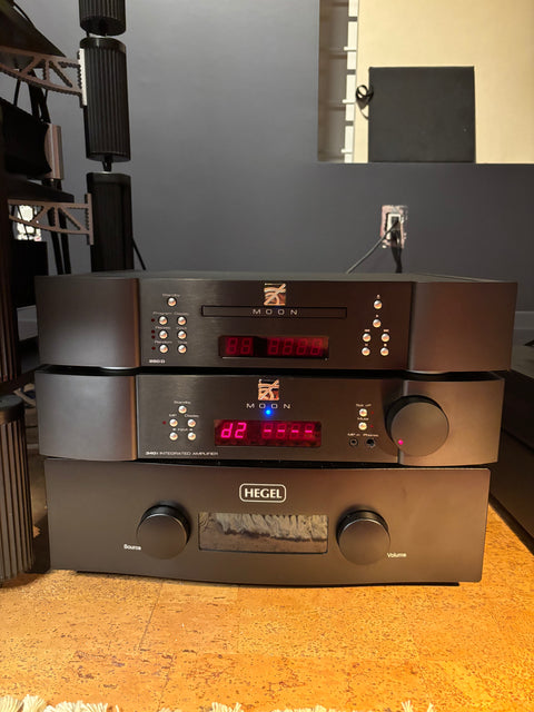 PRE-OWNED MOON by Simaudio 260DT CD Transport - Black