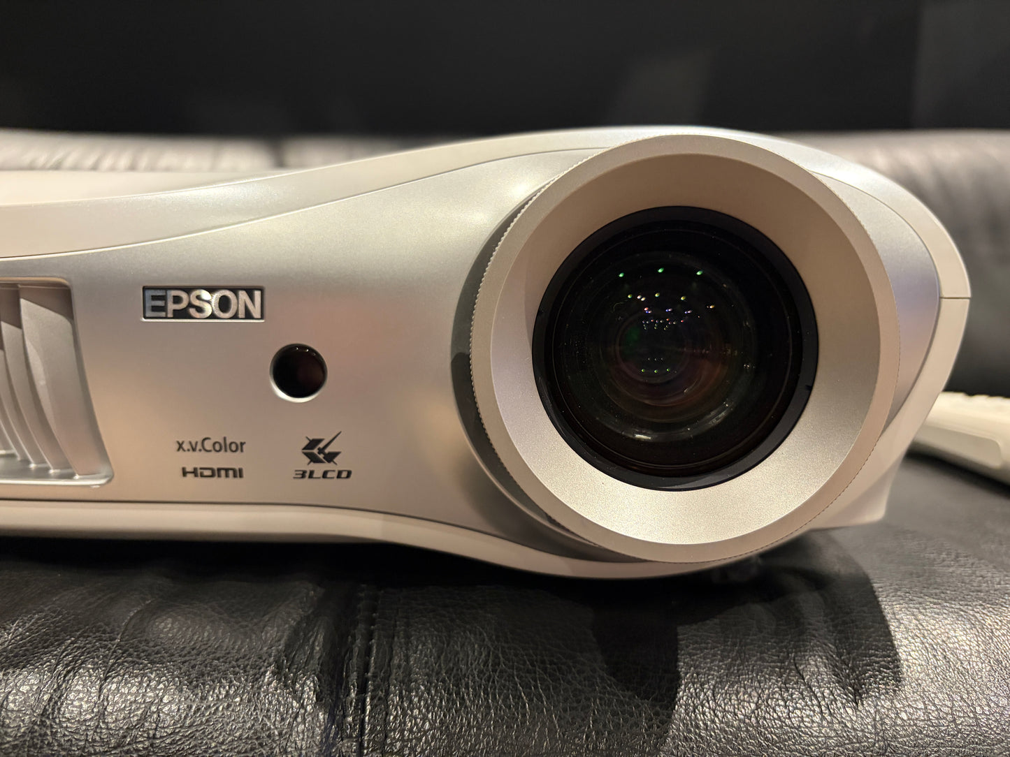 PRE-OWNED Epson Home Cinema 1080UB Projector