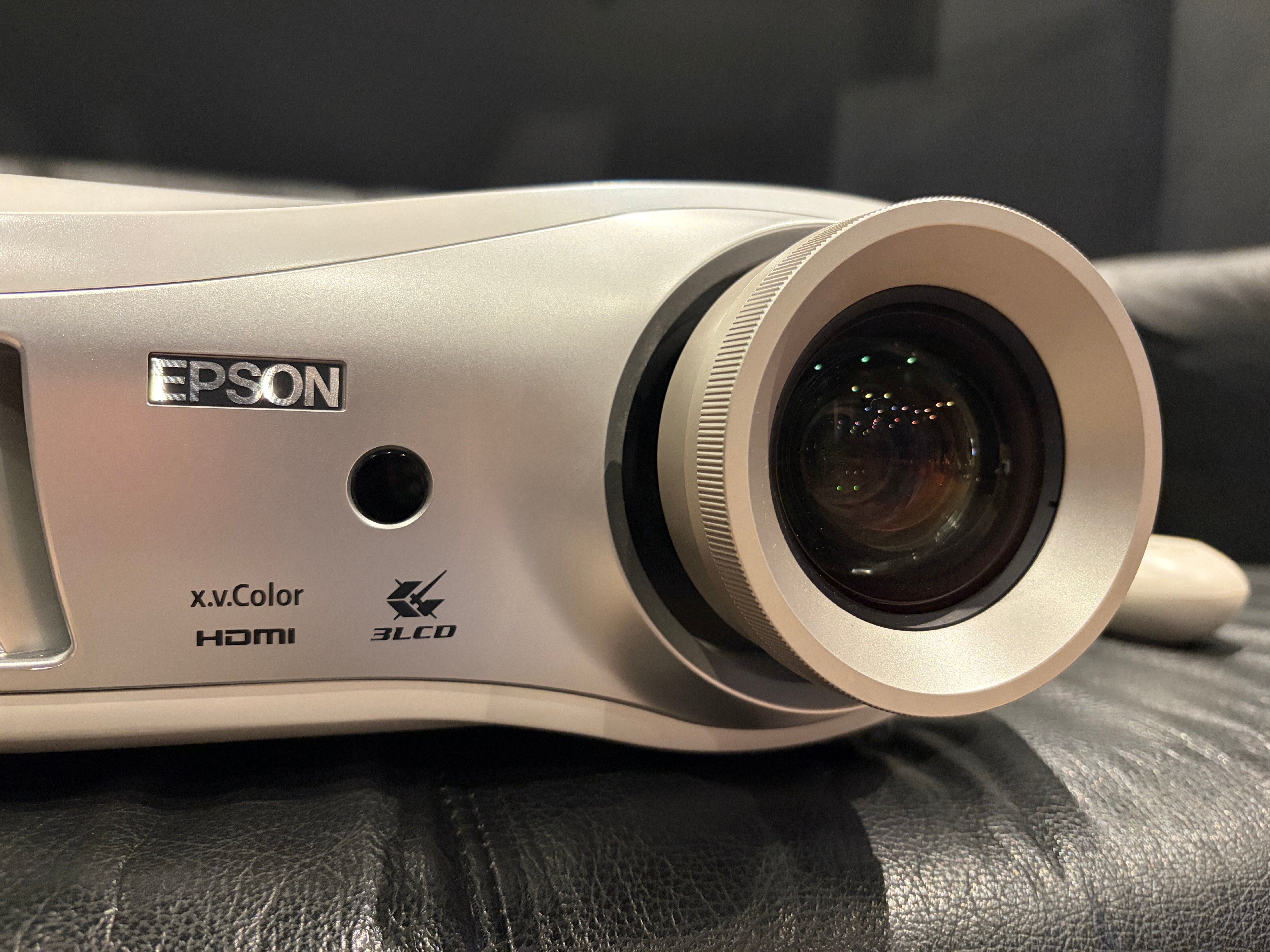 PRE-OWNED Epson Home Cinema 1080UB Projector