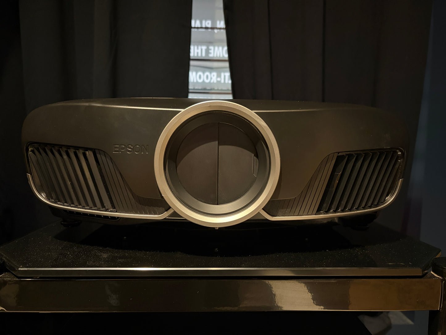 Pre-Owned Epson Pro Cinema 6040UB Projector