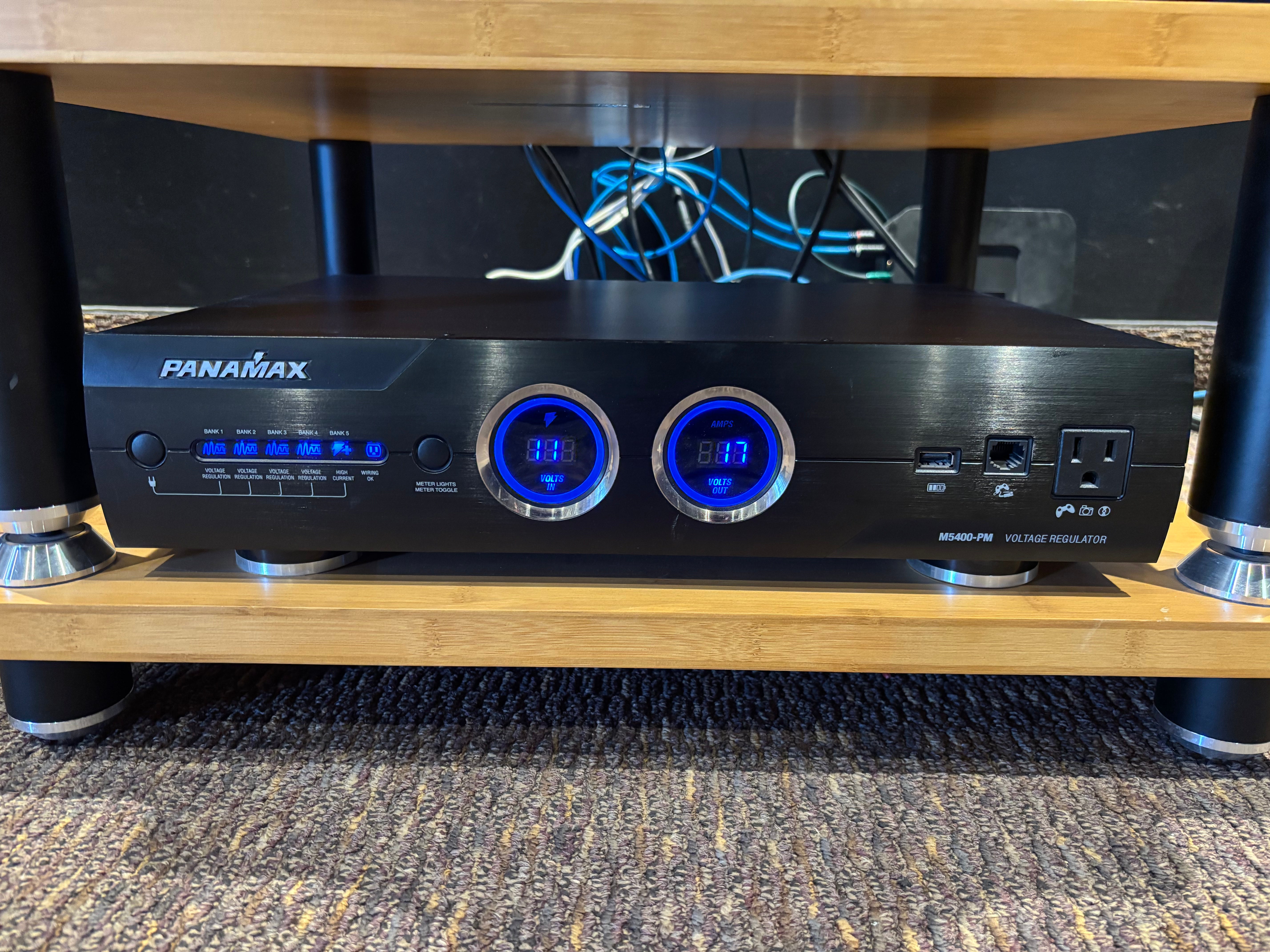 DEMO MODEL Panamax M5400-PM Power Management w/ Voltage Regulation, 2RU, 11 Outlets