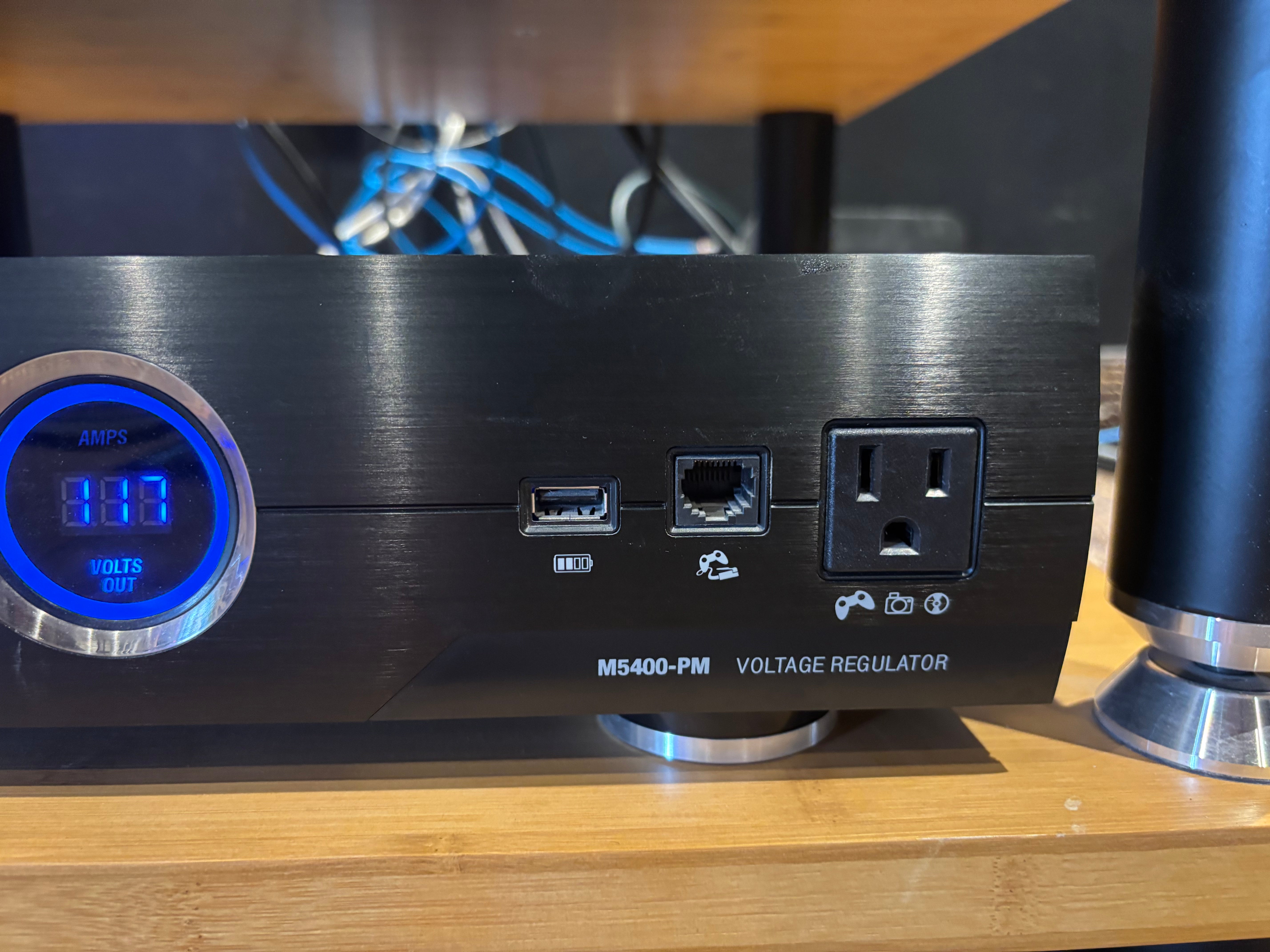 DEMO MODEL Panamax M5400-PM Power Management w/ Voltage Regulation, 2RU, 11 Outlets