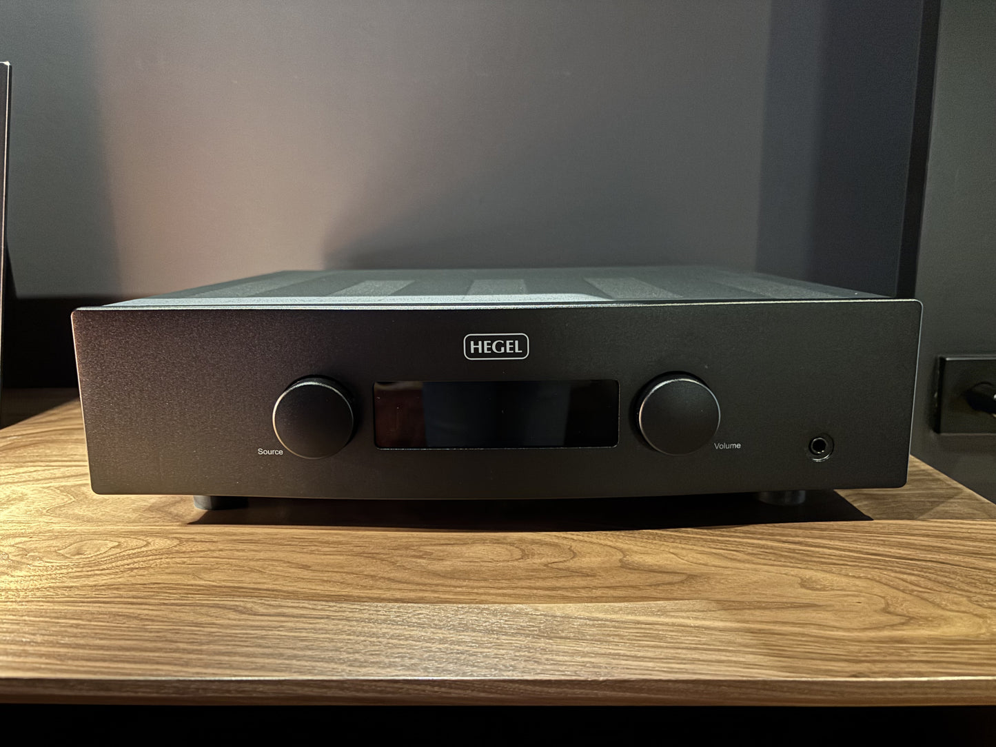 PRE-OWNED H190 Integrated Amplifier & Music Streamer - Black