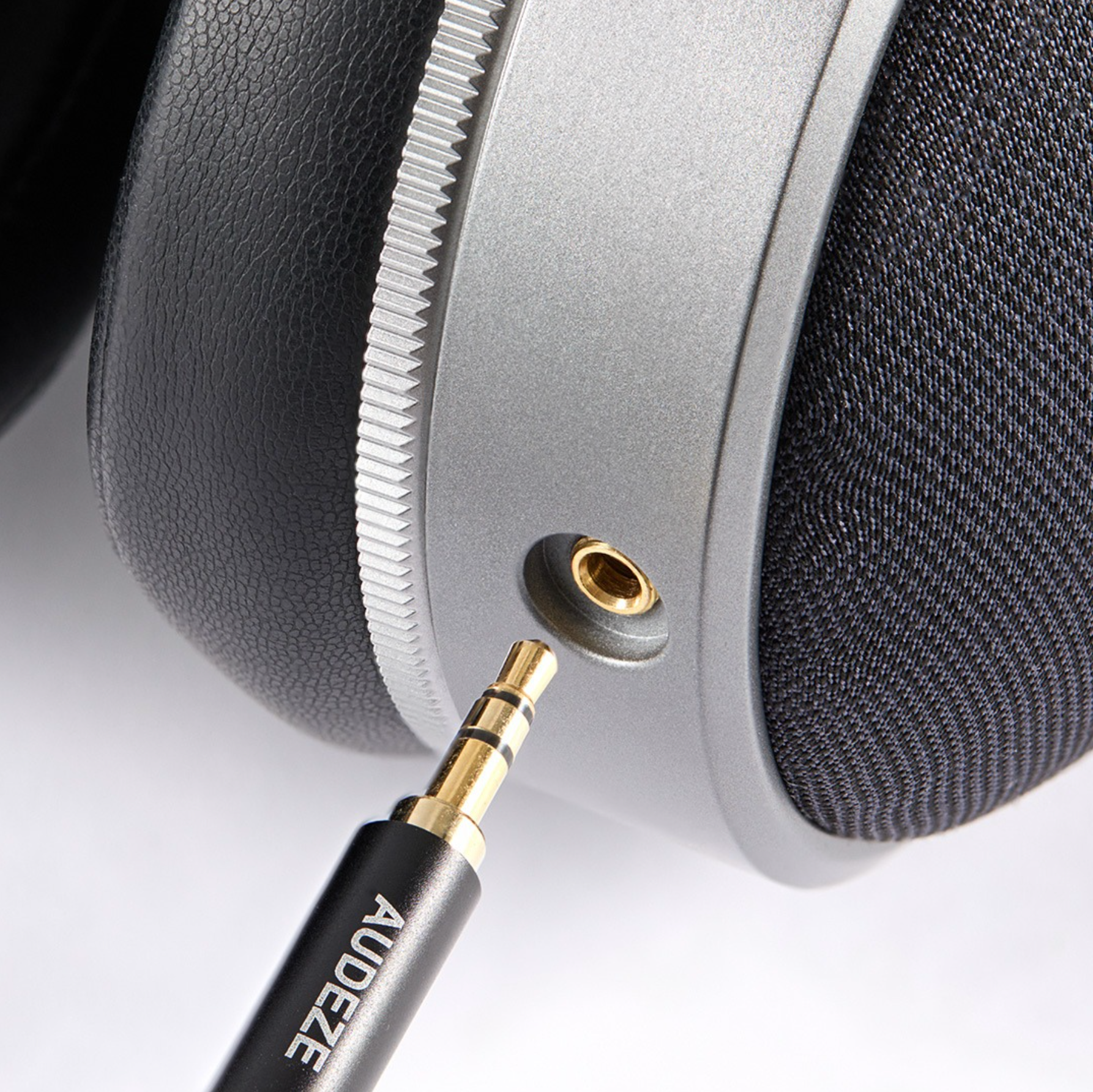 LCD-S20 Closed-Back Planar Headphones