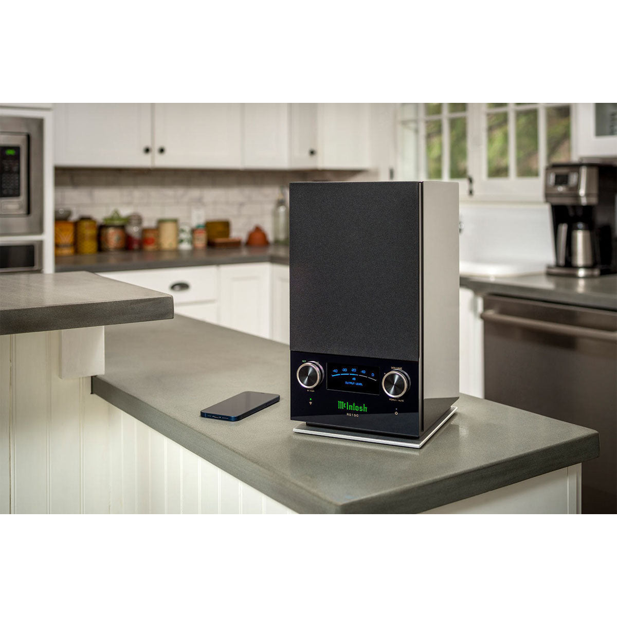 rs150-lifestyle-counter-phone